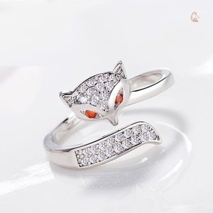 Bague ornée d'un renard élégant en cristal