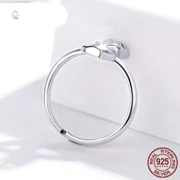 Bague argentée inspirée par le design du renard
