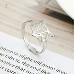 Bijou femme avec motif renard en design origami