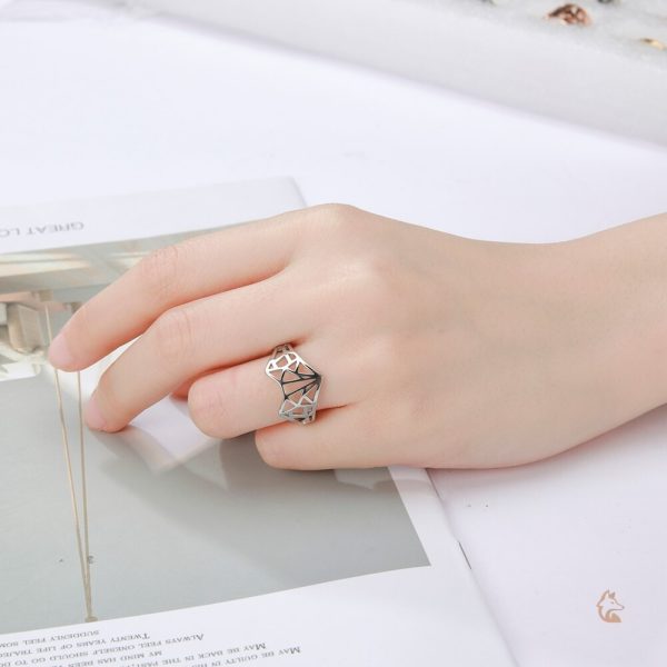 Accessoire en argent, design renard origami moderne