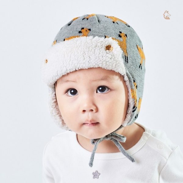 Bébé en bonnet renard avec design adorable et chaleureux