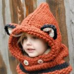 Accessoire en tricot avec motif renard