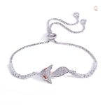Bracelet mignon en forme de renard avec détails en diamant