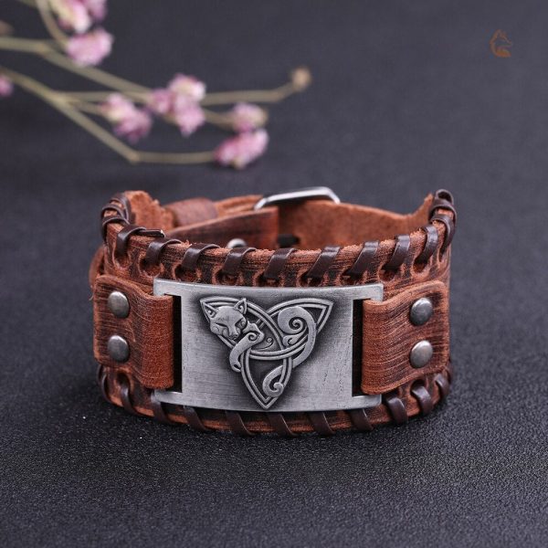 Accessoire viking en cuir avec design triquetra et renard