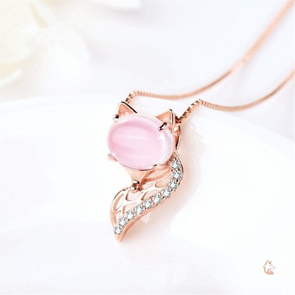 Collier élégant avec motif de renard et perle