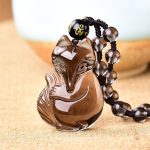 Collier en pierre naturelle représentant un renard
