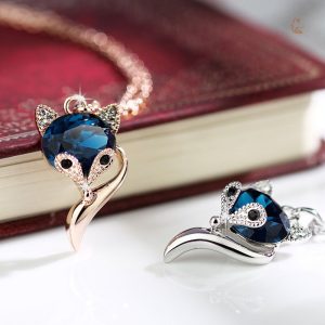 Collier original représentant un renard stylisé