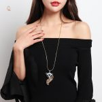 Collier en forme de renard orné de pierres