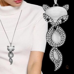 Bijou renard femme, design raffiné et pierre blanche