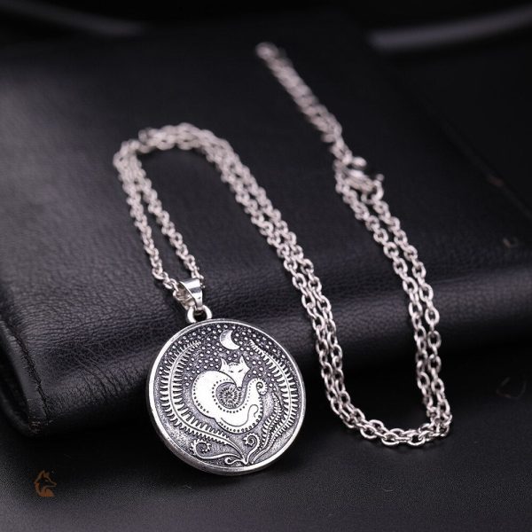 Collier en argent avec motif de renard lunaire