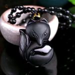 Collier en obsidienne avec motif renard