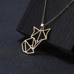 Bijou en forme de renard en origami stylisé