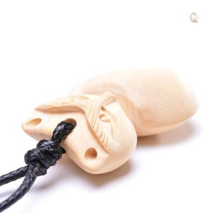 Collier stylisé avec motif de renard en bois