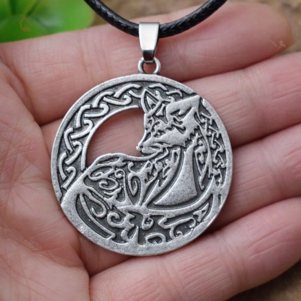 Collier fantaisie renard avec design viking unique et artisanal