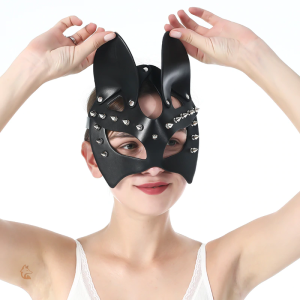 Masque Renard en cuir avec piques pour un look sexy