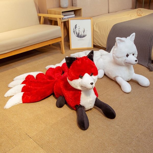 Renard en peluche avec neuf queues, idéal pour câlins